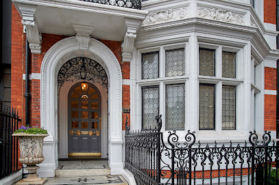 Bryer Wallace, Knightsbridge