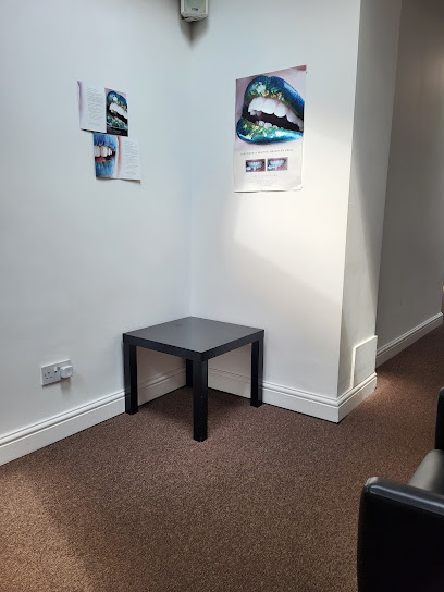 Elm Villa Dental Implants and Aesthetics Clinic | Chesterton | Newcastle Under Lyme | Dentist | Invisalign | Veneers