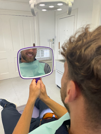 GM Dental And Implant Centre Ashford